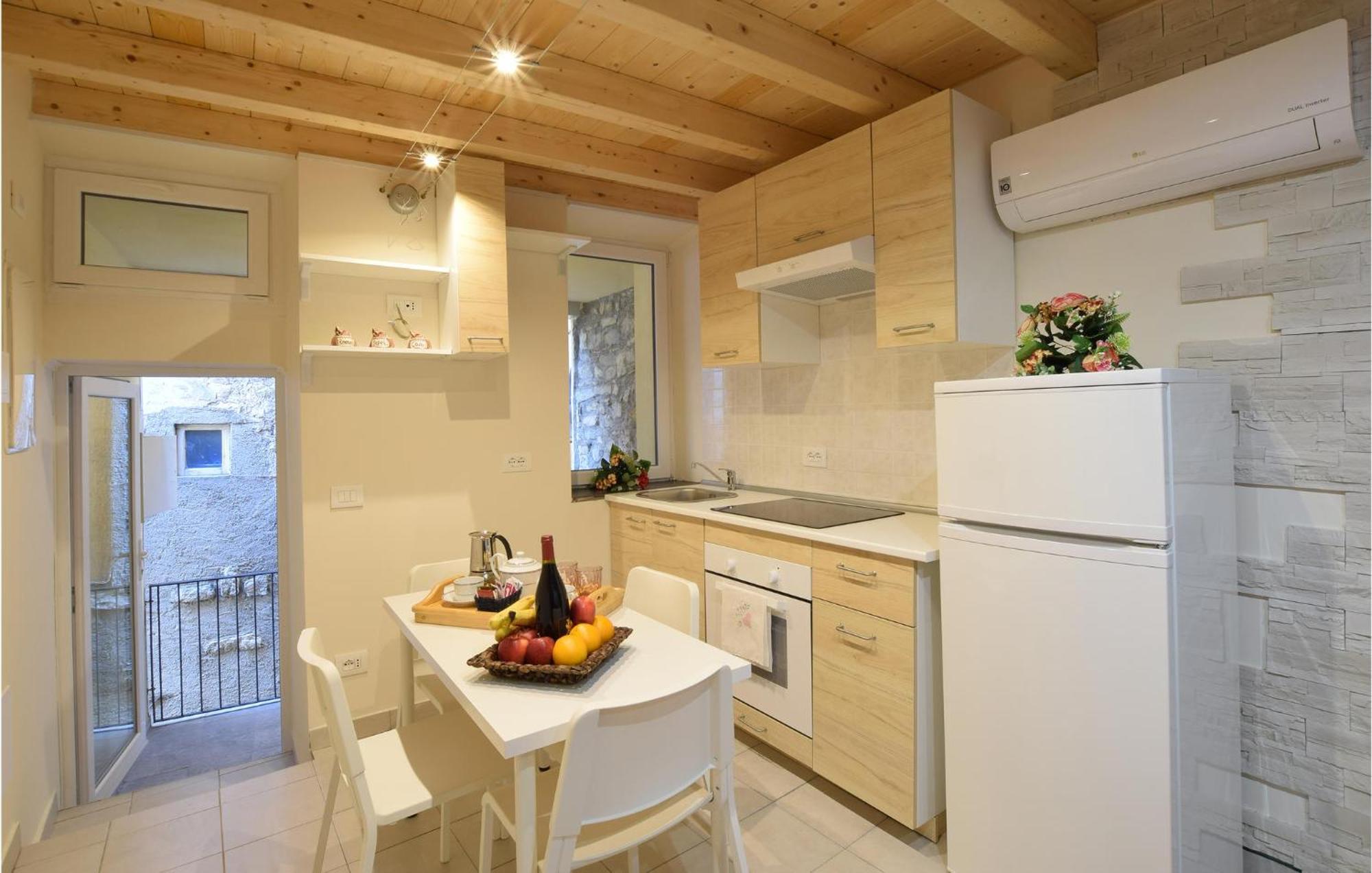 Stunning Apartment In Monte Isola With Kitchen Exterior foto